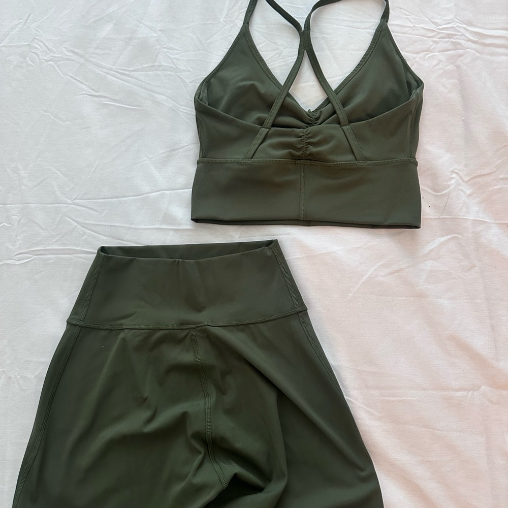 GymShark Elevate Longline Sports Bra & Shorts Set - Picture 5 of 6